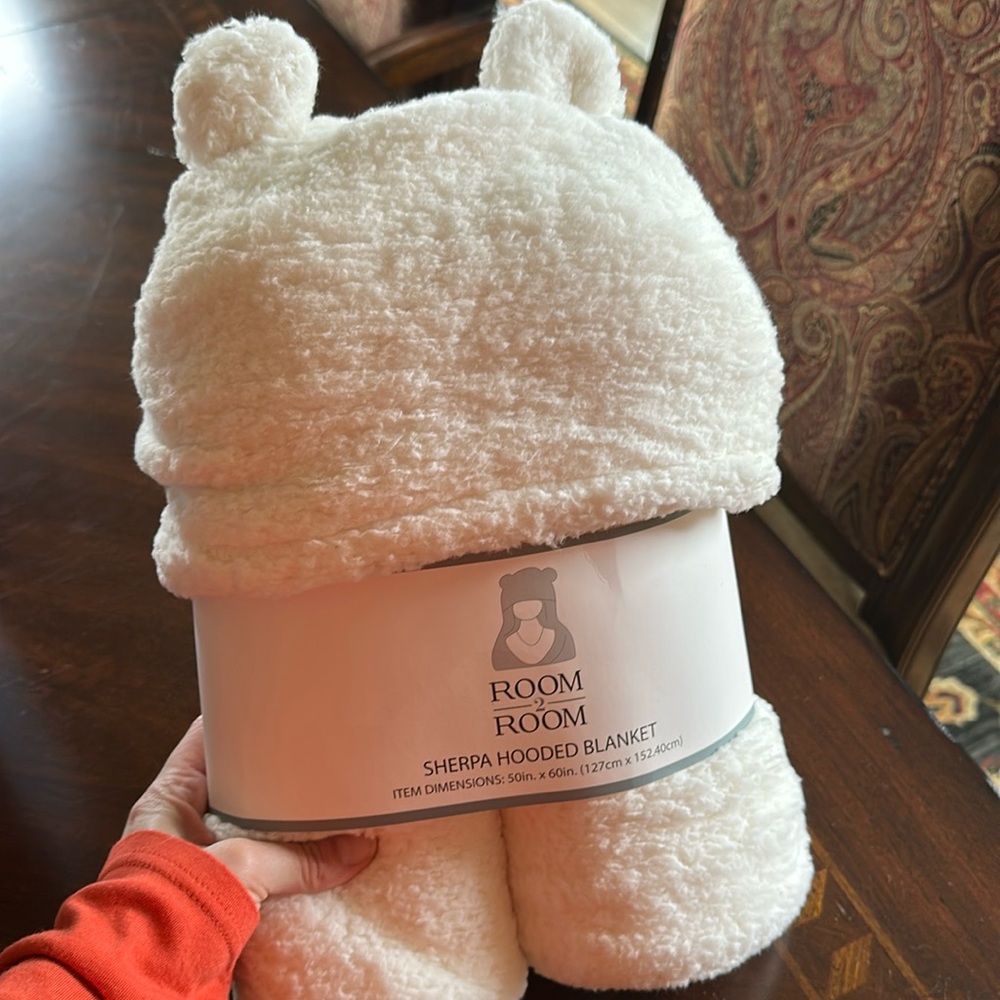 Sherpa hooded blanket